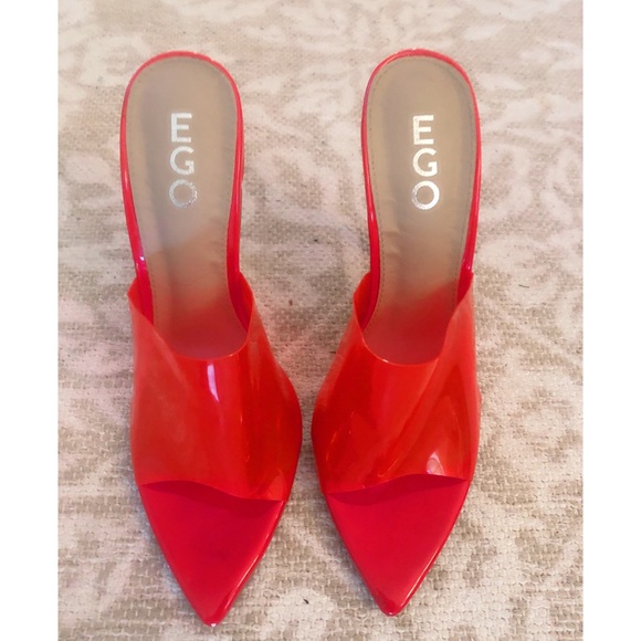 red pumps uk